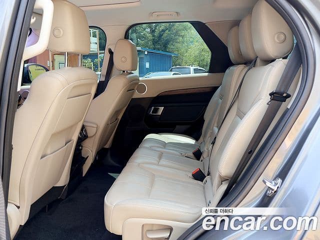 Land Rover Discovery 5 2018 — Şəkil 8/20