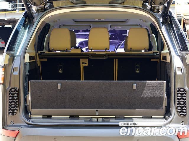 Land Rover Discovery 5 2018 — Şəkil 17/20