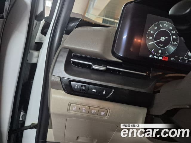 Kia Carnival 2022 — фото 5 из 20