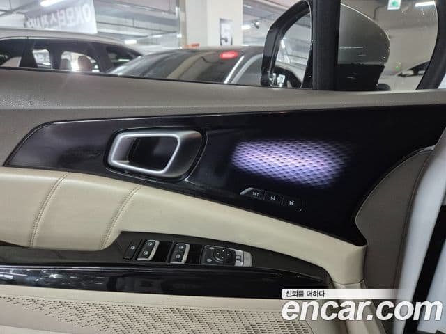 Kia Carnival 2022 — фото 10 из 20