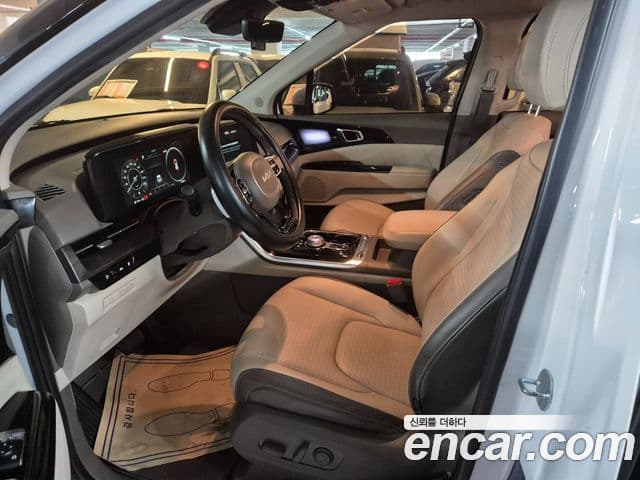 Kia Carnival 2022 — фото 13 из 20