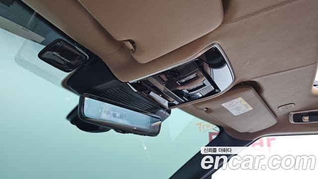 Land Rover Range Rover 2023 — фото 14 из 20