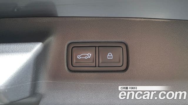 Hyundai Santa Fe 2023 — Фото 17/20