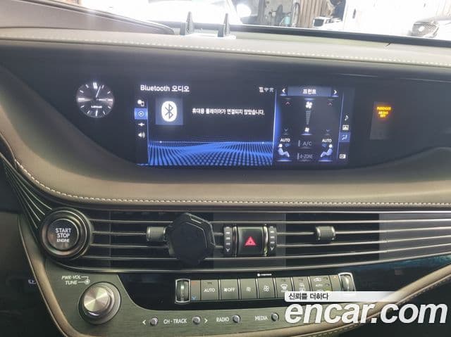 Lexus LS500 2018 — ფოტო 18/20