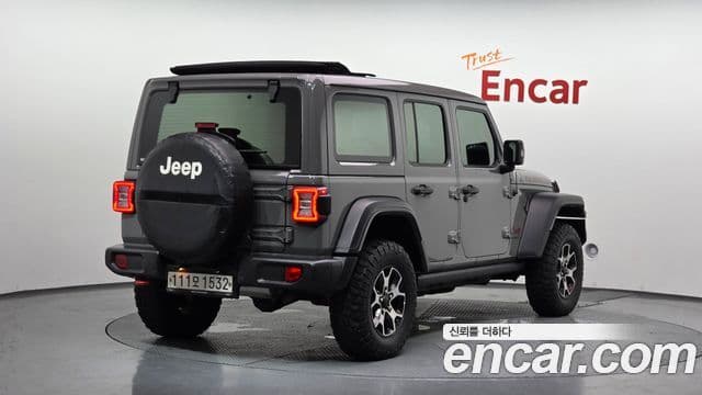 Jeep Wrangler 2019 — ფოტო 18/28