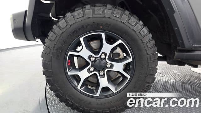 Jeep Wrangler 2019 — ფოტო 11/28