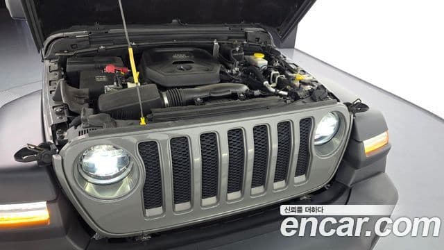 Jeep Wrangler 2019 — ფოტო 17/28