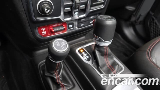 Jeep Wrangler 2019 — ფოტო 28/28