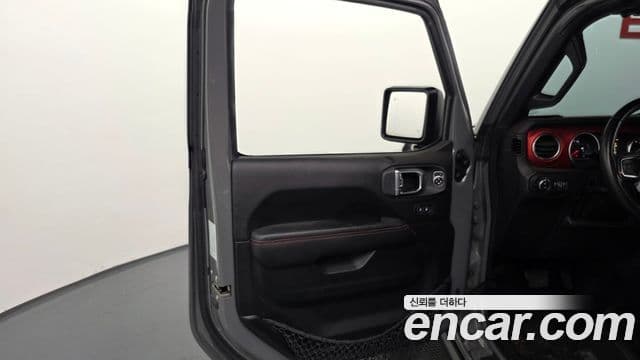 Jeep Wrangler 2019 — ფოტო 2/28