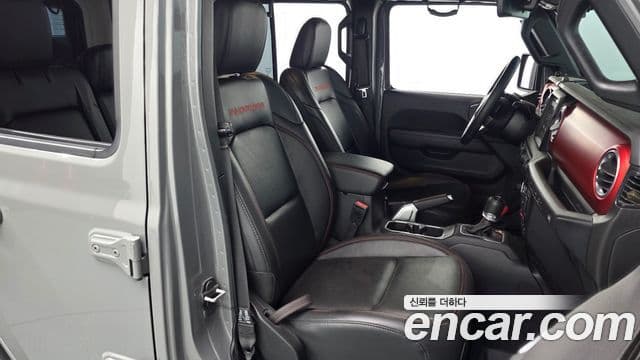 Jeep Wrangler 2019 — ფოტო 9/28