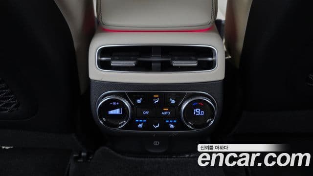Genesis GV70 2021 — Şəkil 18/20