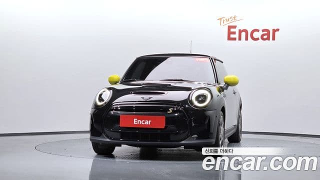 Mini Cooper Electric 2023 — ფოტო 30/30