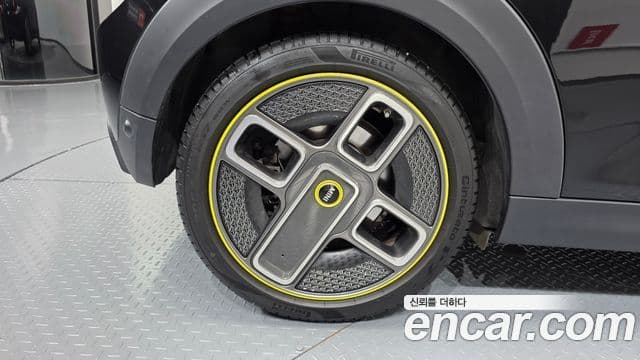 Mini Cooper Electric 2023 — ფოტო 4/30