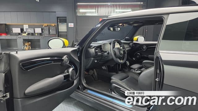 Mini Cooper Electric 2023 — ფოტო 19/30