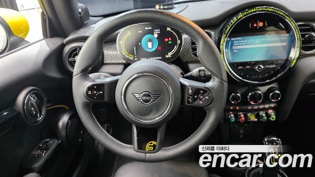 Mini Cooper Electric 2023 — ფოტო 28/30