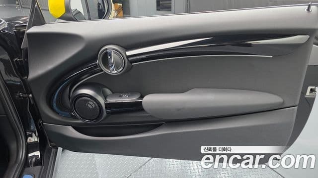 Mini Cooper Electric 2023 — ფოტო 25/30