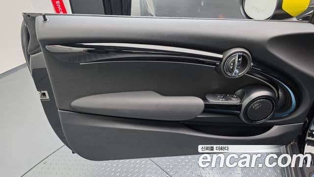 Mini Cooper Electric 2023 — ფოტო 20/30