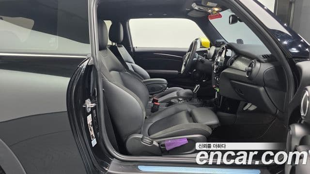 Mini Cooper Electric 2023 — ფოტო 23/30
