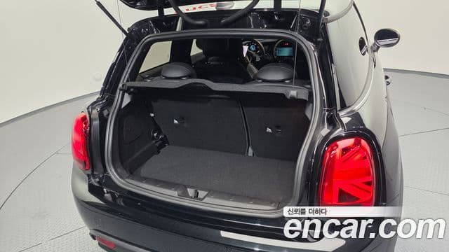 Mini Cooper Electric 2023 — ფოტო 27/30