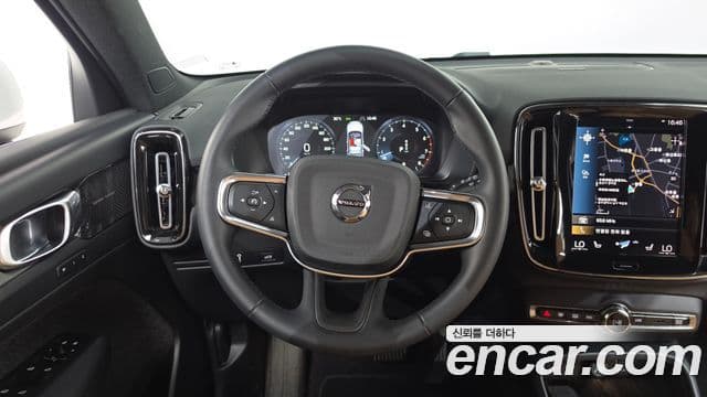 Volvo XC40 2022 — фото 14 из 20