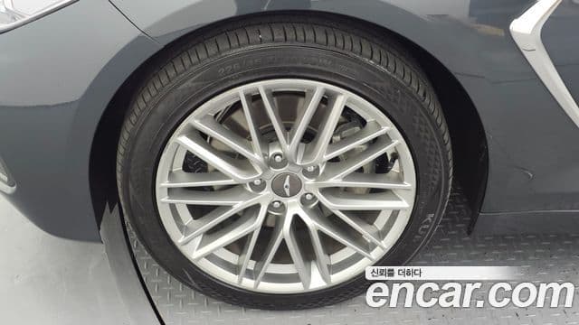 Genesis G70 2019 — Photo 28/31