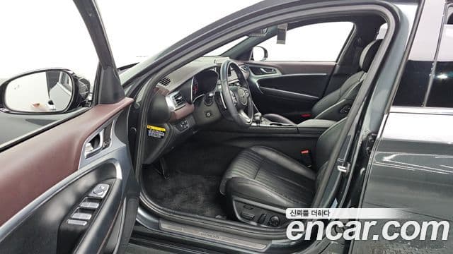 Genesis G70 2019 — Photo 16/31