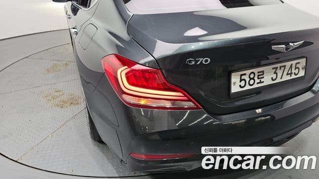 Genesis G70 2019 — Photo 8/31
