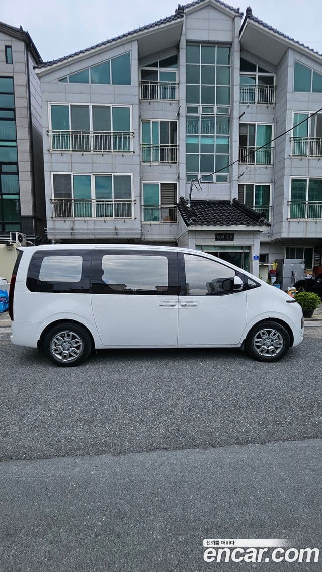 Hyundai Staria 2023 — фото 5 из 7