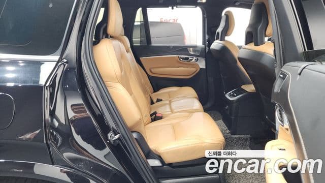 Volvo XC90 2022 — ფოტო 11/20