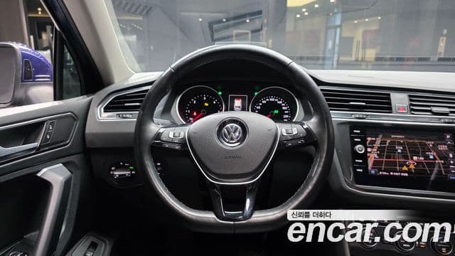 Volkswagen Tiguan 2018 — Şəkil 14/20