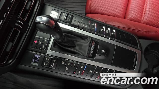 Porsche Macan 2020 — Şəkil 11/32