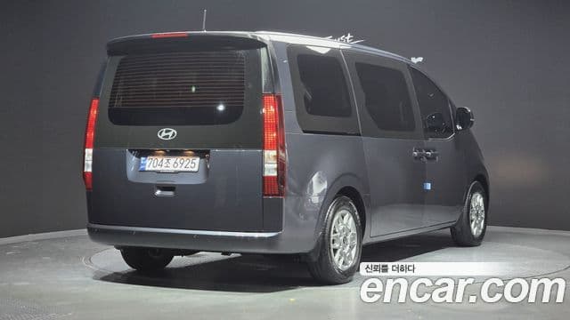 Hyundai Staria 2024 — фото 2 из 20