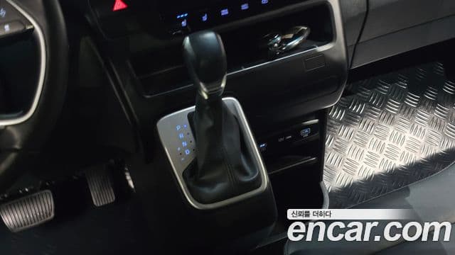Hyundai Staria 2024 — фото 9 из 20