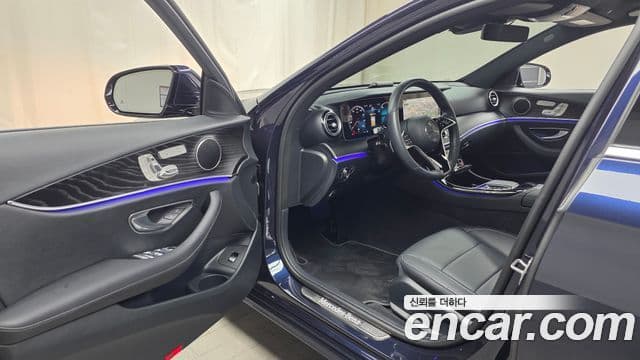 Mercedes-Benz E-Class 2022 — фото 10 из 20