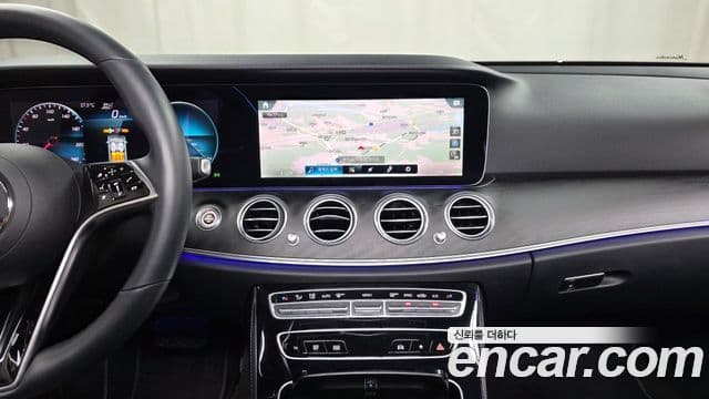 Mercedes-Benz E-Class 2022 — фото 14 из 20
