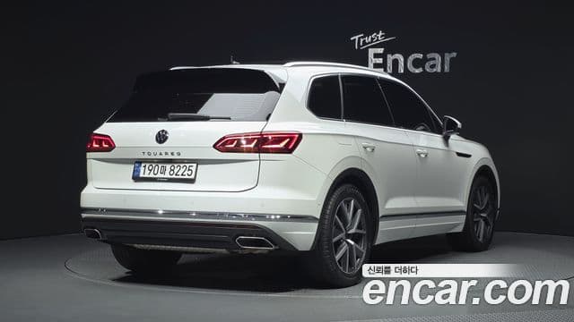 Volkswagen Touareg 2023 — Şəkil 2/20