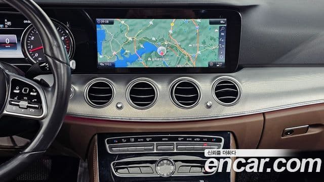 Mercedes-Benz E-Class 2019 — фото 14 из 20