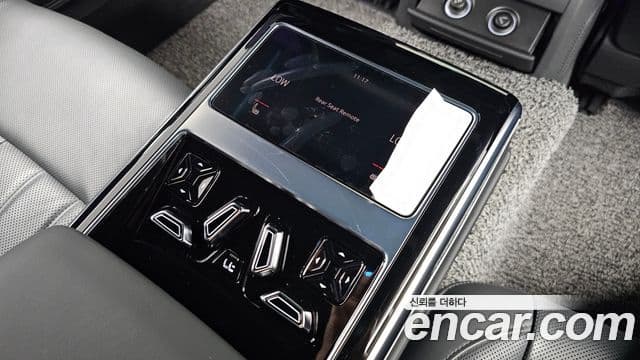 Audi A8 2021 — Şəkil 18/20