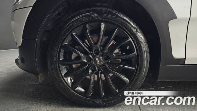 Mini Cooper Clubman 2023 — Şəkil 27/34