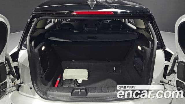 Mini Cooper Clubman 2023 — Şəkil 28/34