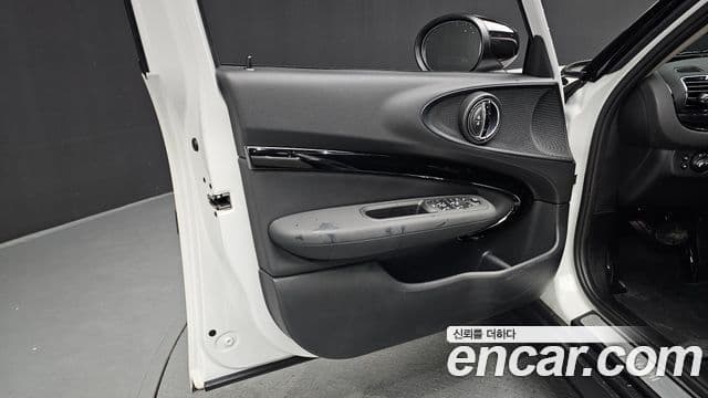 Mini Cooper Clubman 2023 — Şəkil 26/34