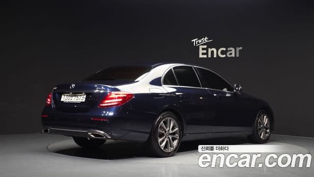 Mercedes-Benz E-Class 2019 — фото 2 из 20