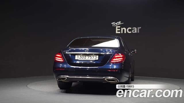 Mercedes-Benz E-Class 2019 — фото 4 из 20