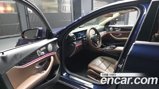 Mercedes-Benz E-Class 2019 — фото 10 из 20