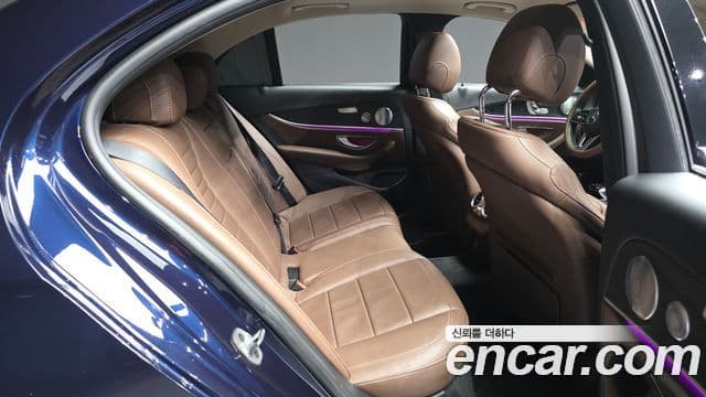 Mercedes-Benz E-Class 2019 — фото 12 из 20