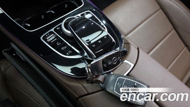 Mercedes-Benz E-Class 2019 — фото 18 из 20
