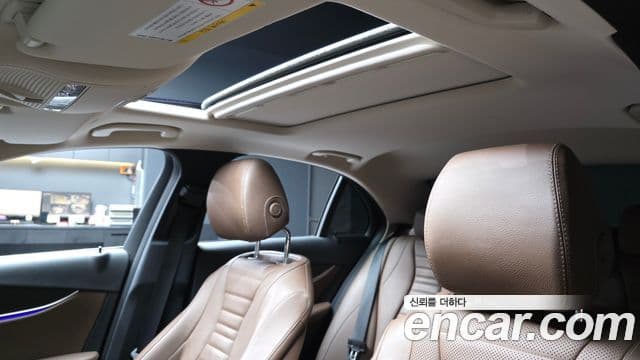 Mercedes-Benz E-Class 2019 — фото 19 из 20