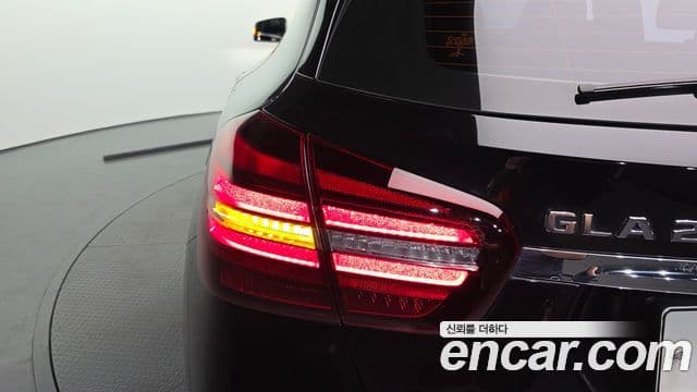 Mercedes-Benz GLA-Class 2018 — Şəkil 22/32