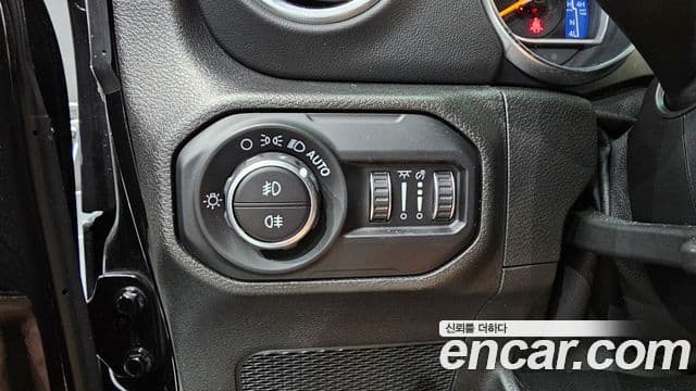 Jeep Wrangler 2020 — фото 17 из 20