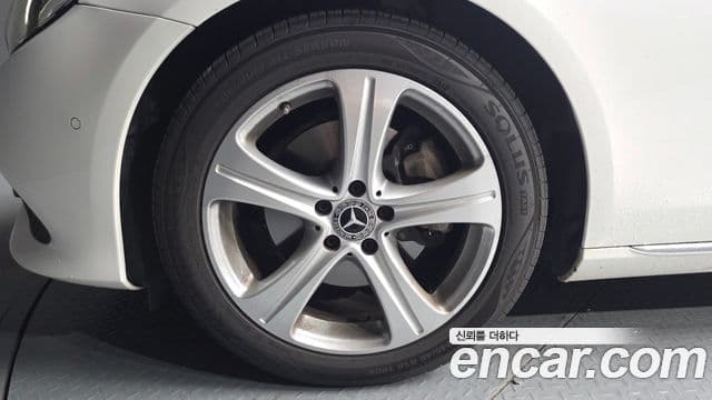 Mercedes-Benz E-Class 2018 — ფოტო 5/20